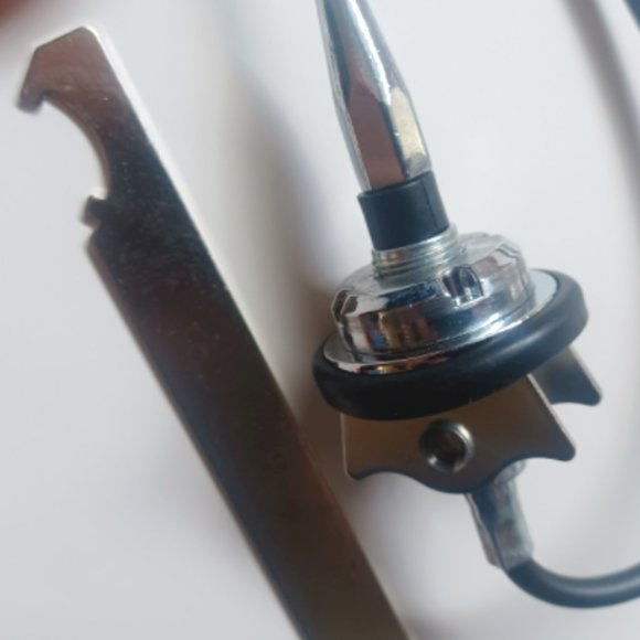 31" Steel Mast AM/FM Antenna 1977-90 Chrysler, Dodge, and Plymouth Mopar models - Picture 3 of 4